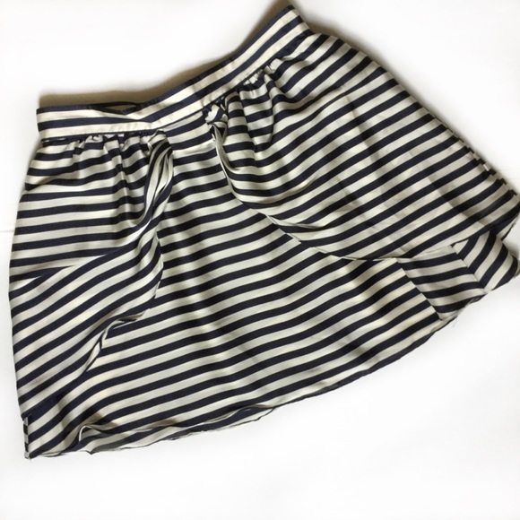 H&M Dresses & Skirts - H&M navy striped skirt w front bow